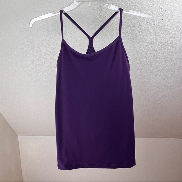 NIKE DRI-FIT Exercise Top.Purple w/Built-in Bra. Racer back straps. Size Medium - Picture 1 of 4
